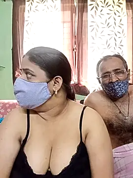 Snapshot of HoneyHush chatting on February 26, 2026, 5:51 am HoneyHush online show from February 26, 2026, 5:51 am