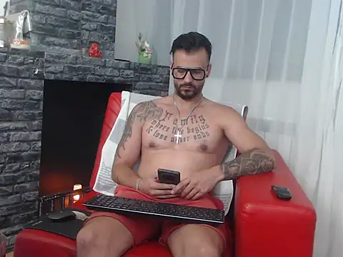 RyanxCole online show from June 16, 2026, 1:33 pm