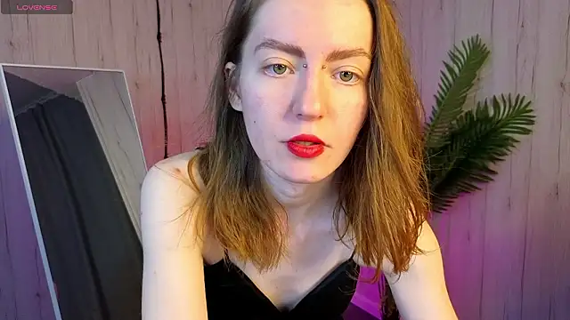 KristineValbuena online show from February 25, 2026, 2:01 am