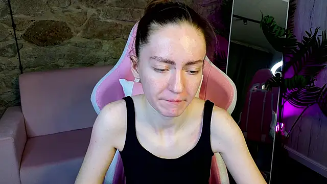 KristineValbuena online show from February 14, 2026, 6:57 am