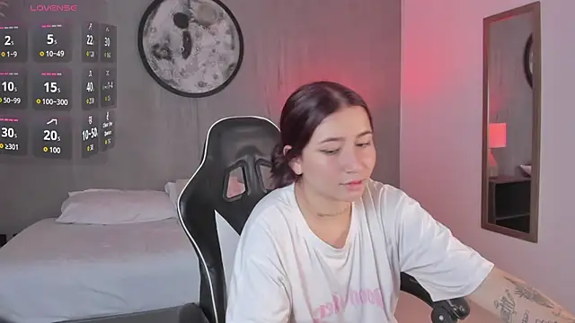 Snapshot of charlottee27_ chatting on March 1, 2026, 7:52 am charlottee27 online show from March 1, 2026, 7:52 am