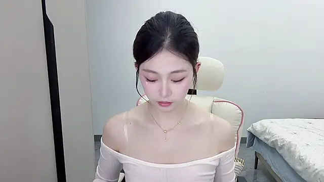 DYyyyyy-- online show from February 1, 2026, 12:03 pm