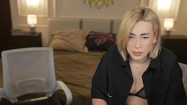 Snapshot of Zlata_Sky chatting on February 2, 2026, 3:33 pm Zlata Sky online show from February 2, 2026, 3:33 pm