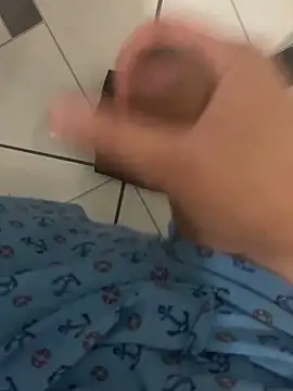 bruniinhoo1910 online show from March 10, 2026, 11:20 pm