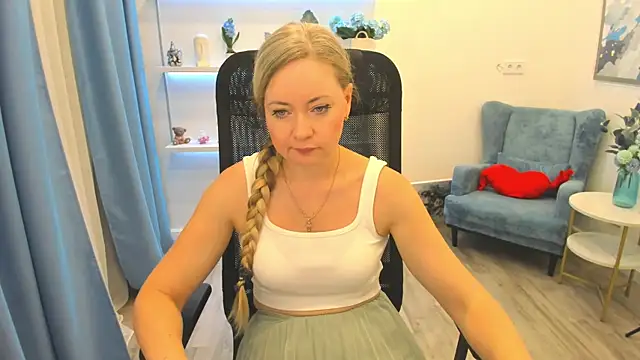 CharlotteKerti online show from July 14, 2026, 11:38 am