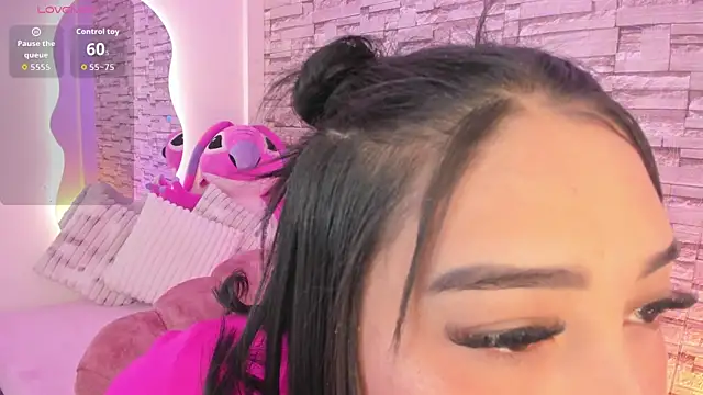 Elarossie online show from April 10, 2026, 9:55 pm