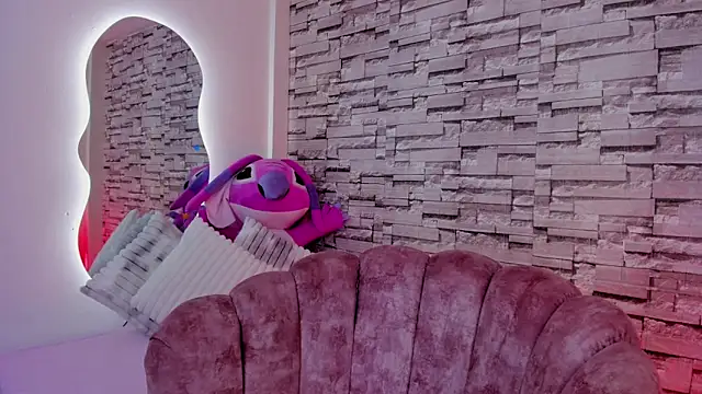 Elarossie online show from February 16, 2026, 4:00 am