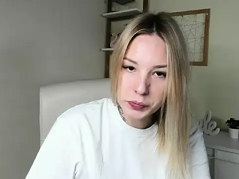 Snapshot of VelvetAngela chatting on February 23, 2026, 1:44 pm VelvetAngela online show from February 23, 2026, 1:44 pm