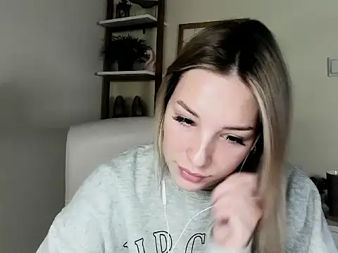 Snapshot of VelvetAngela chatting on February 12, 2026, 7:52 am VelvetAngela online show from February 12, 2026, 7:52 am