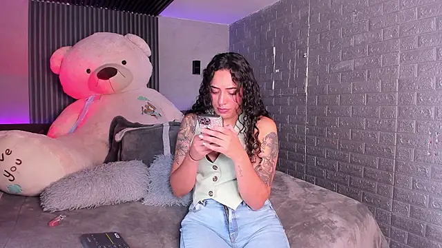 Snapshot of Magic_ivone chatting on February 19, 2026, 12:02 pm Magic ivone online show from February 19, 2026, 12:02 pm