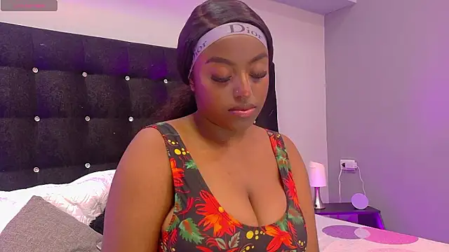 Snapshot of Aitana_Oliveira chatting on February 7, 2026, 8:17 pm Aitana Oliveira online show from February 7, 2026, 8:17 pm