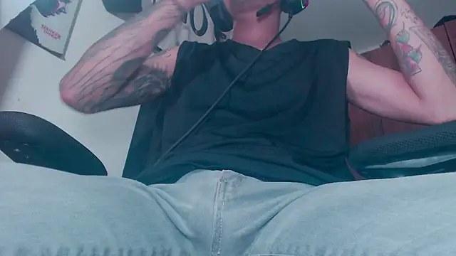 Snapshot of theskateboy chatting on June 19, 2026, 6:08 am theskateboy online show from June 19, 2026, 6:08 am