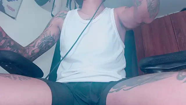 Snapshot of theskateboy chatting on July 7, 2026, 7:23 am theskateboy online show from July 7, 2026, 7:23 am