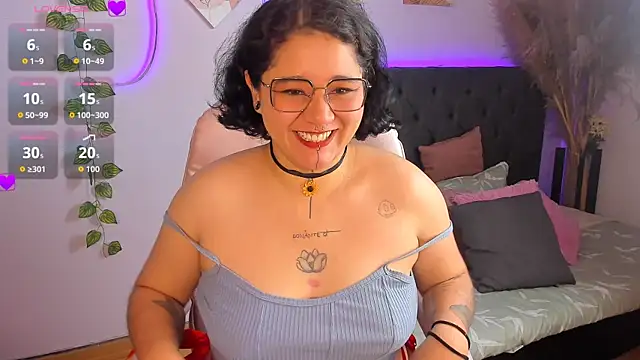 Snapshot of Sylvara_bx chatting on February 6, 2026, 12:56 pm Sylvara bx online show from February 6, 2026, 12:56 pm