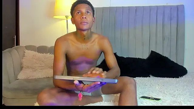 im oleiderr online show from February 1, 2026, 4:33 am