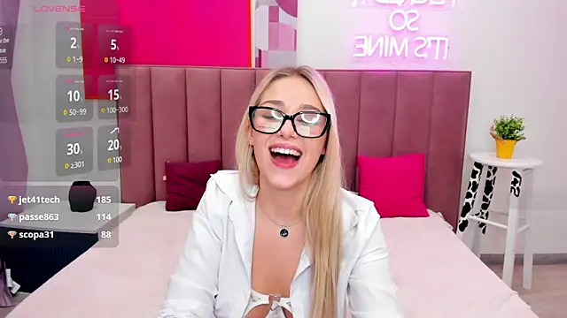 Snapshot of MIla_Stunning chatting on February 3, 2026, 6:40 am MIla Stunning online show from February 3, 2026, 6:40 am