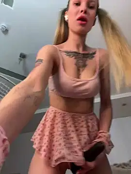 Snapshot of ElyseeXXX chatting on February 20, 2026, 10:22 pm ElyseeXXX online show from February 20, 2026, 10:22 pm