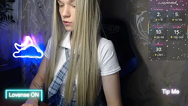 Snapshot of Shiny_Victoria chatting on June 20, 2026, 7:24 am Shiny Victoria online show from June 20, 2026, 7:24 am