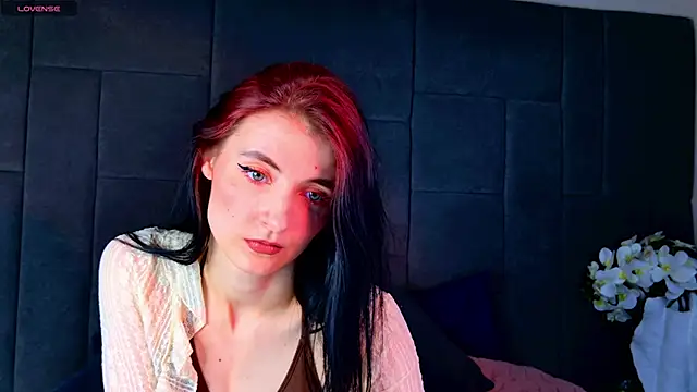 NicoleLuxe online show from May 15, 2026, 6:06 pm
