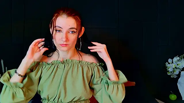 NicoleLuxe online show from June 1, 2026, 6:40 pm