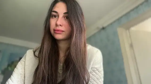 Snapshot of LiluMartiznir chatting on May 4, 2026, 7:44 am LiluMartiznir online show from May 4, 2026, 7:44 am
