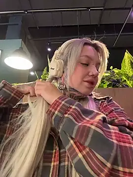 Chiibi online show from February 12, 2026, 9:09 am