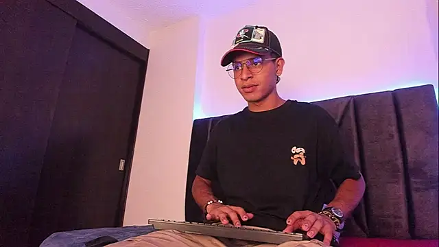 StellayDrake online show from February 7, 2026, 3:25 am