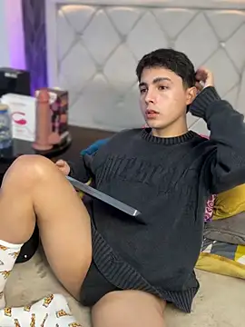 Snapshot of Samu_Hott chatting on February 19, 2026, 8:06 pm Samu Hott online show from February 19, 2026, 8:06 pm