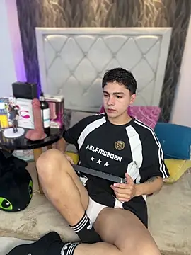 Snapshot of Samu_Hott chatting on February 11, 2026, 8:20 pm Samu Hott online show from February 11, 2026, 8:20 pm