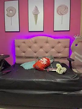 Snapshot of Karolaiin_LS chatting on March 10, 2026, 7:40 pm Karolaiin LS online show from March 10, 2026, 7:40 pm
