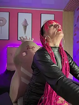 Snapshot of Karolaiin_LS chatting on February 3, 2026, 8:25 pm Karolaiin LS online show from February 3, 2026, 8:25 pm