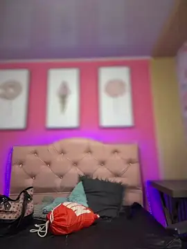 Snapshot of Karolaiin_LS chatting on March 3, 2026, 7:32 pm Karolaiin LS online show from March 3, 2026, 7:32 pm