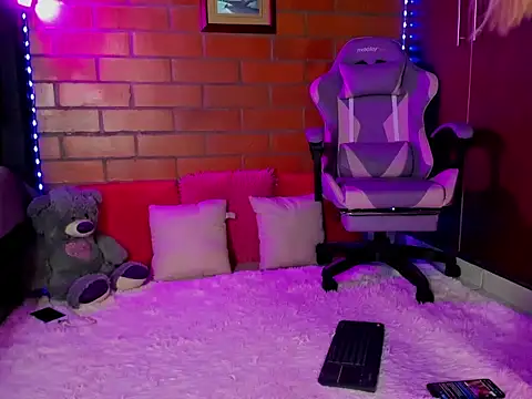 cristalprincess  online show from March 4, 2026, 10:28 pm