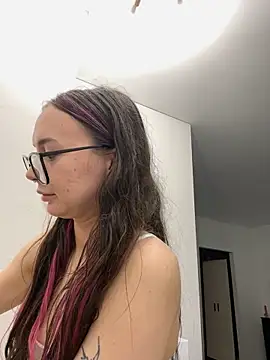 Snapshot of OliviaMorgan_ chatting on May 28, 2026, 11:49 am OliviaMorgan online show from May 28, 2026, 11:49 am