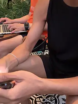 gold221298 online show from April 8, 2026, 11:12 am