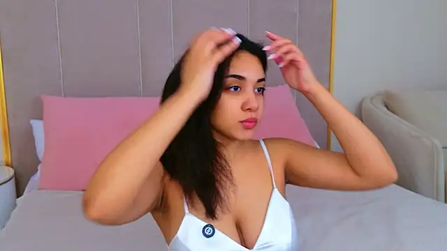 Luna Cortier online show from May 17, 2026, 5:18 am