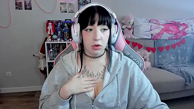 MollysLand online show from March 5, 2026, 9:06 am