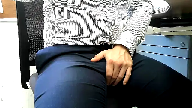 ItalianDaddyBear online show from February 3, 2026, 9:47 am