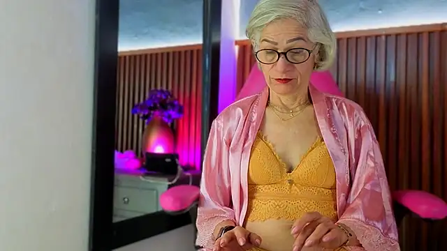 miss monserrate01 online show from March 28, 2026, 1:12 pm