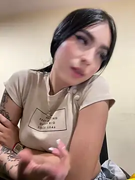 Sara Fernandez  online show from March 26, 2026, 2:15 pm