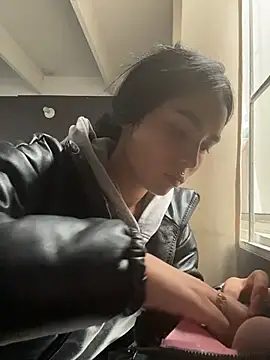 Sara Fernandez  online show from February 17, 2026, 2:03 pm