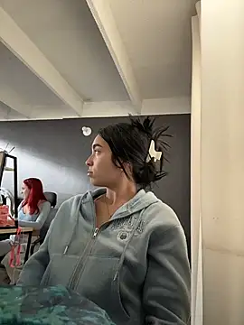 Sara Fernandez  online show from February 18, 2026, 1:40 pm