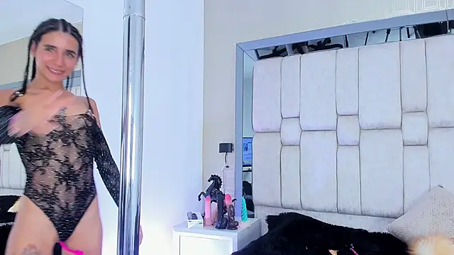 NikkiKros online show from March 25, 2026, 4:56 am