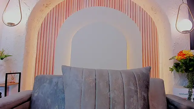 violet scott  online show from March 26, 2026, 10:24 am