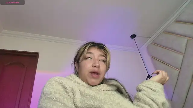 Dahiana Dmour  online show from April 17, 2026, 12:19 pm