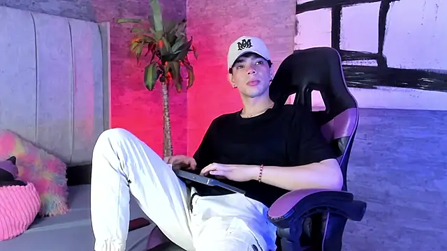 Snapshot of Elbombondelcircuit chatting on February 24, 2026, 7:20 am Elbombondelcircuit online show from February 24, 2026, 7:20 am