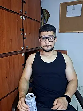 valenssio moretti online show from March 28, 2026, 2:23 am