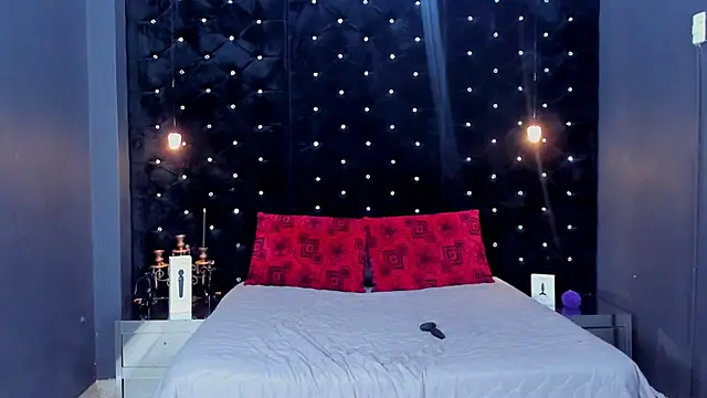 Snapshot of MiaWolton chatting on February 10, 2026, 8:08 pm MiaWolton online show from February 10, 2026, 8:08 pm