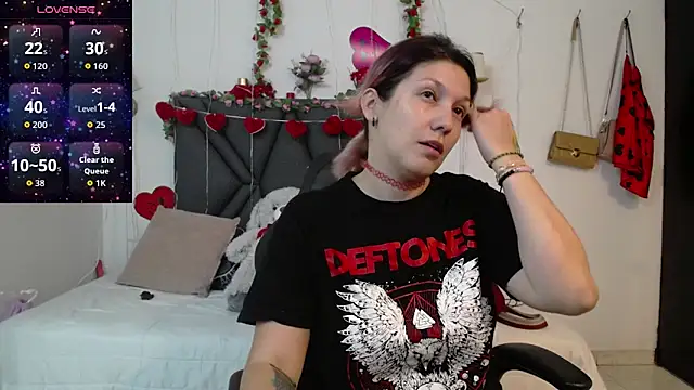 Snapshot of Sharma_Amayra chatting on March 3, 2026, 7:43 pm Sharma Amayra online show from March 3, 2026, 7:43 pm