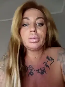 MiaMooly online show from April 17, 2026, 5:27 pm